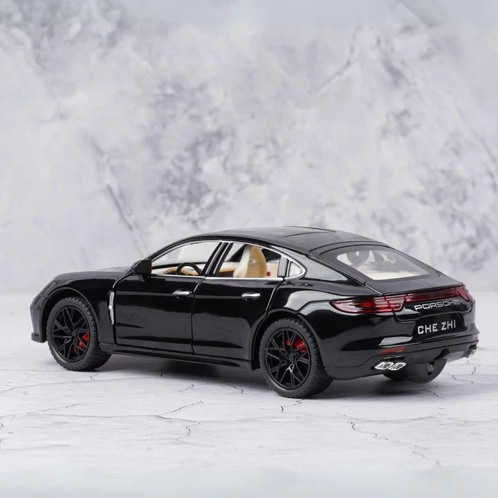 1:24 Diecast Porsche Panamera Model Car With Smoke