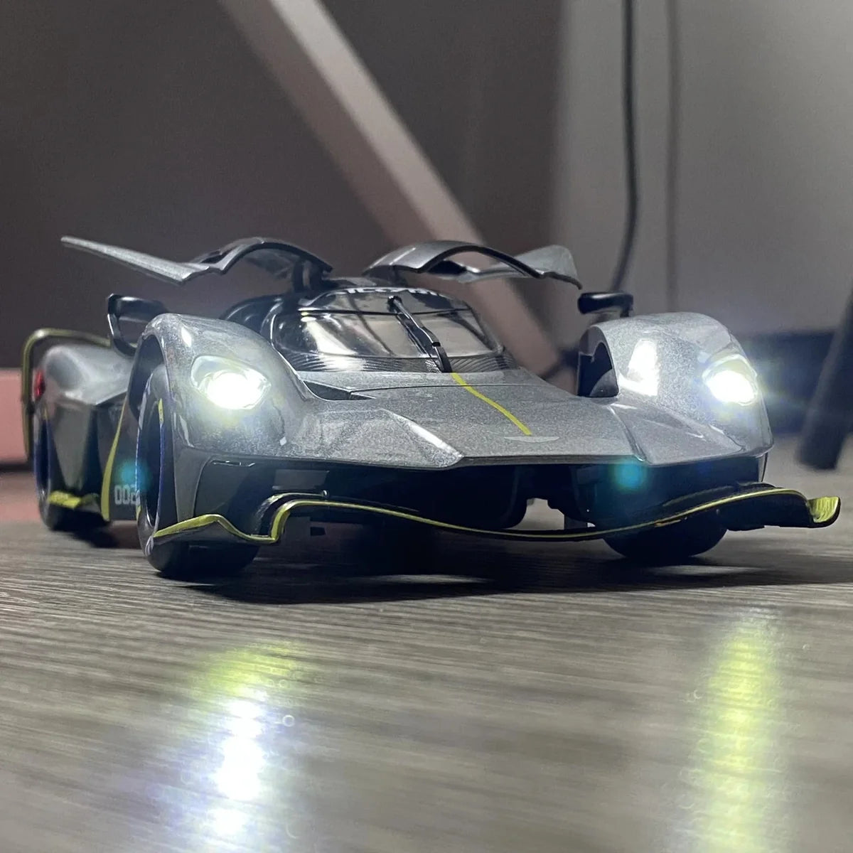 1:24 Diecast Aston Martin Valkyrie AMR Pro Model Car