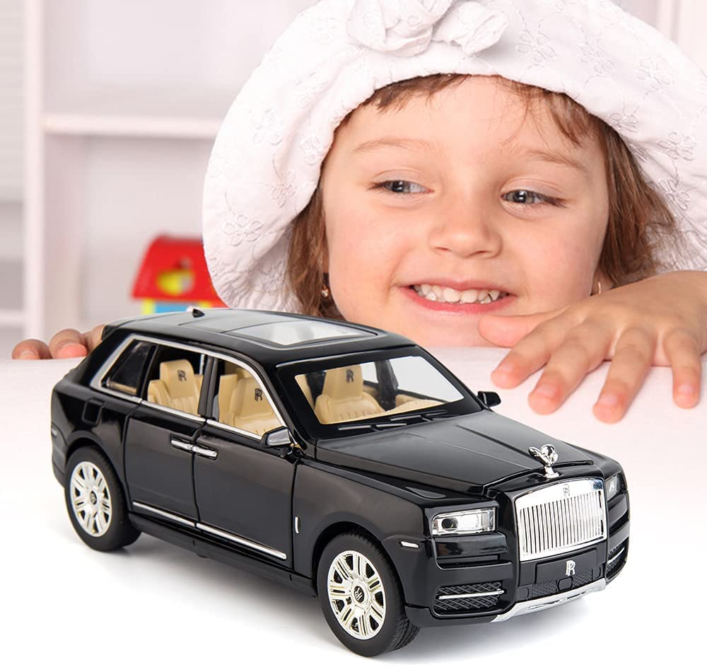 1:24 Diecast Rolls Royce Cullinan Model With Smoke